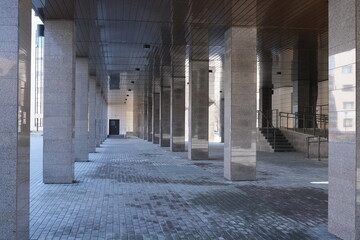 colonnade, rectangular pillars