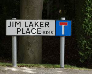 Fototapeta premium England cricket legend Jim Laker was born in Shipley and made his debut playing for Saltaire before going on to become one of his country's finest spin bowlers. His home town named a street after him.