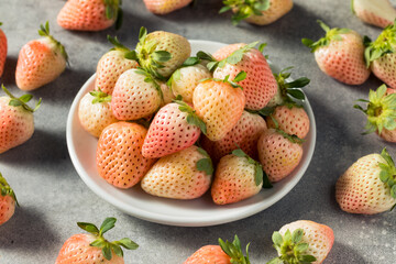 Organic Raw Pink Pineberries