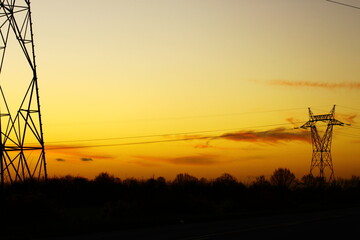 un coucher de soleil en bord de route  © NICOLAS