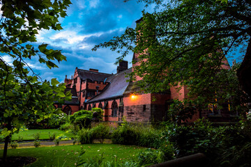 Liverpool Kirche in Abenddämmerung