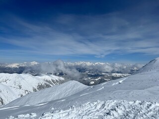 Verschneite Berglandschaft in den Alpen