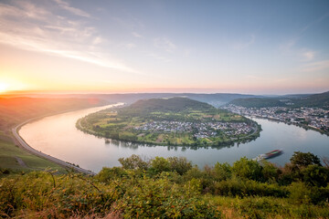 Obraz premium Sunrise at the Rheinschleife, Germany 