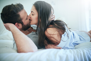 I cant think of a more perfect morning. Shot of a loving couple sharing a kiss in bed. - obrazy, fototapety, plakaty