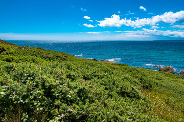 Küste in Irland - Grüne Landschaft & blaues Wasser