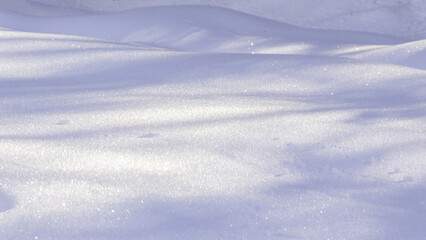 Fototapeta na wymiar illustration d'un paysage de montagne représenté par une vaste étendue enneigée 