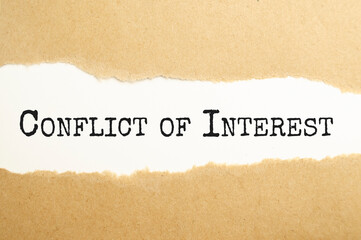 Fototapeta na wymiar Conflict of interest text on brown envelope