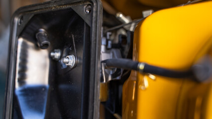 Fastening the air filter housing to the carburetor of the gas generator with nuts