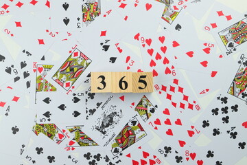 全てのカードの数字の合計にジョーカーを足すと365になるトランプ