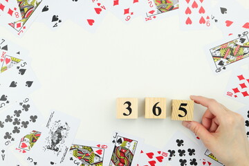 全てのカードの数字の合計にジョーカーを足すと365になるトランプ