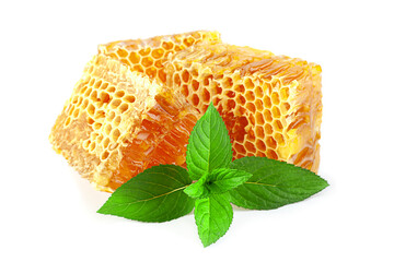 Honeycomb slice with mint