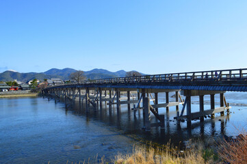春の京都市嵐山の渡月橋01