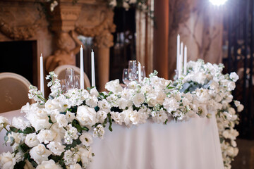 Flower decoration of wedding tables. Banquet table setting and decoration.
