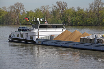 Sand auf einem Lastkahn