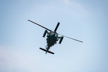 Fototapeta na wymiar 飛行する航空自衛隊救難ヘリコプター