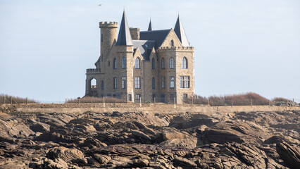 Old Castle on the beach in Quiberon in France - obrazy, fototapety, plakaty