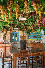 Plakat Weintrauben in einem Restaurant hängend in Griechenland