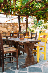 Fototapeta na wymiar gemütliche Sitzecke in einer griechischen Taverne auf der Insel Kos in Griechenland
