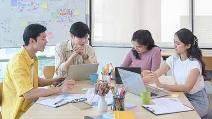 Startup people meeting on modern office. © Prathankarnpap