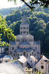 La basilique d'Orcival au coeur de l'Auvergne