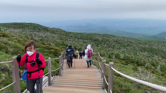 제주도 한라산 성판악 코스, 등산복과 등산 스틱을 가지고 등산하는 여자, 계단, 풍경 / Mt. Halla Seongpanak Course in Jeju Island, women hiking with hiking clothes and hiking sticks, stairs, scenery 