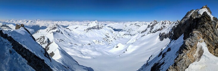 Ski tour on the Ducan glacier from Monstein with descent towards Sertig. Super nice demanding ski...