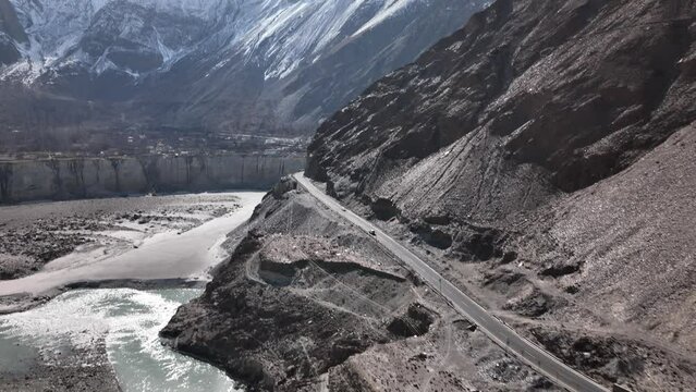 Karakoram Highway through Khunjerab National Park in Hunza Valley, Gilgit-Baltistan, Pakistan. 