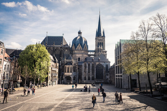 Aachener Dom im Fr&uuml;hling