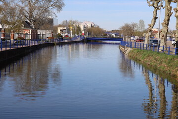 Le canal du centre, ville de Montceau Les Mines, département de Saone et Loire, France