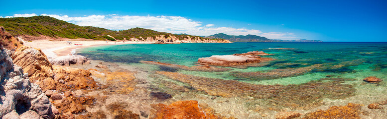 Sardegna, vista panoramica della spiaggia di Portu s'Ilixi, vicino a Muravera, in Italia, Europa