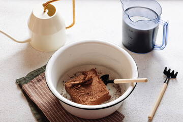 Making soil for plants from coco substrate and humus