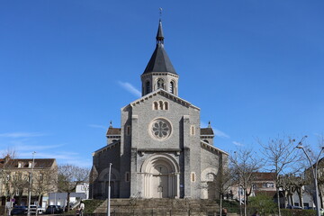Obraz premium L'église catholique Notre Dame, ville de Montceau Les Mines, département de Saone et Loire, France