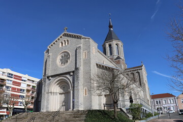Obraz premium L'église catholique Notre Dame, ville de Montceau Les Mines, département de Saone et Loire, France