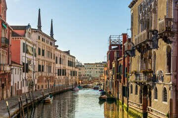 Fototapeta na wymiar Morning in Venice, water channels along residential buildings, cityscape