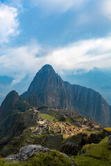Naklejka na ściany i meble Foto del Santuario Histórico de Machu Picchu en las montañas