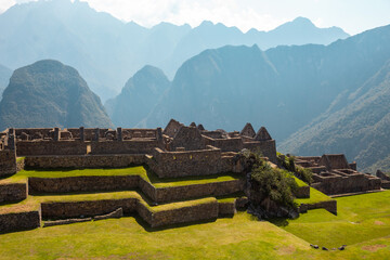 Foto del Santuario Histórico de Machu Picchu en las montañas - obrazy, fototapety, plakaty