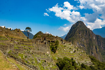 Foto del Santuario Histórico de Machu Picchu en las montañas