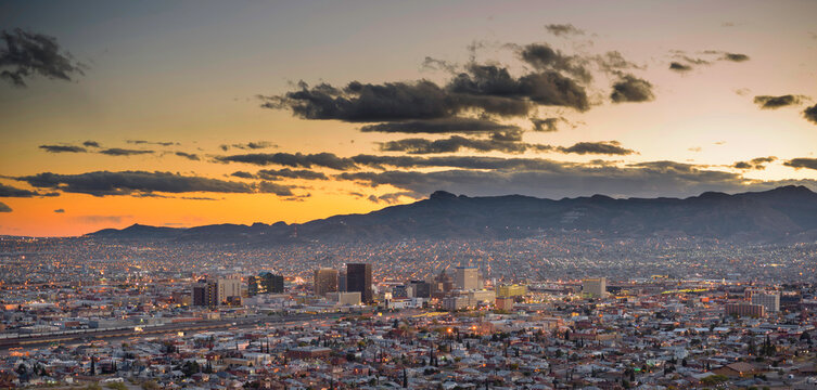 El Paso , Texas skyline at dusk