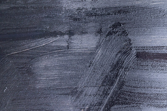 Detalle de fondo texturizado grunge de pintura negra sobre madera