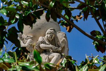 Obraz premium escultura de un buda en plaza de españa