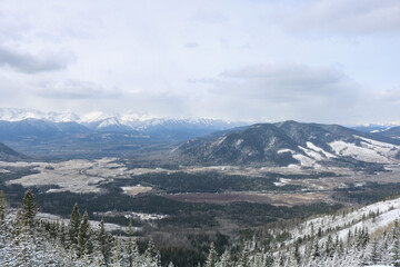 Fototapeta na wymiar Canadian rocky mountains during winter