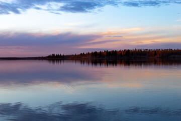 Fototapeta na wymiar pastel sunrise over the lake
