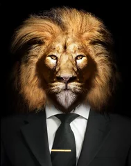Poster Man in de vorm van een leeuw met pak en stropdas, de leeuwpersoon, dierlijk gezicht geïsoleerd zwart © Vieriu