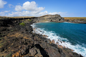 Fototapeta na wymiar Papakolea Beach, one of only four green sand beaches in the world, near the southernmost point of the Hawaiian islands on Big Island