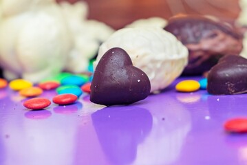 Bombones de chocolate con forma de corazón