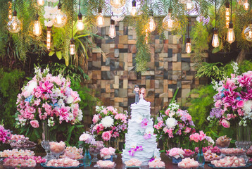 Fototapeta na wymiar table with decoration and wedding cake