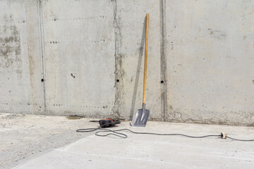 removing traces of concrete mortar from walls and ceilings, cleaning the structure with an impact...
