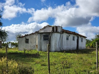 casa antiga abandonada