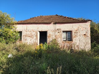 Fototapeta na wymiar antiga casa abandonada