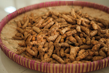 turmeric for sale in traditional market